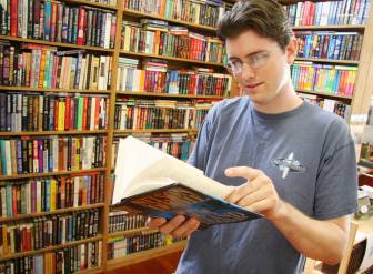 Recession Spurs Sales of Used Books as Residents Turn to Reading